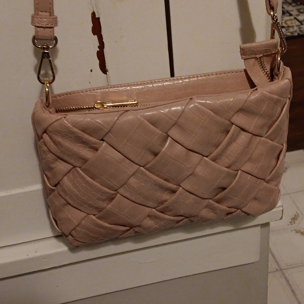 Like Dreams light pink crossbody. - Picture 13 of 14